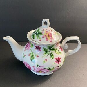 Cottagecore Roses Feminine Chic Teapot